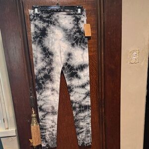 Black and White Tie-Dye Yoga Tights